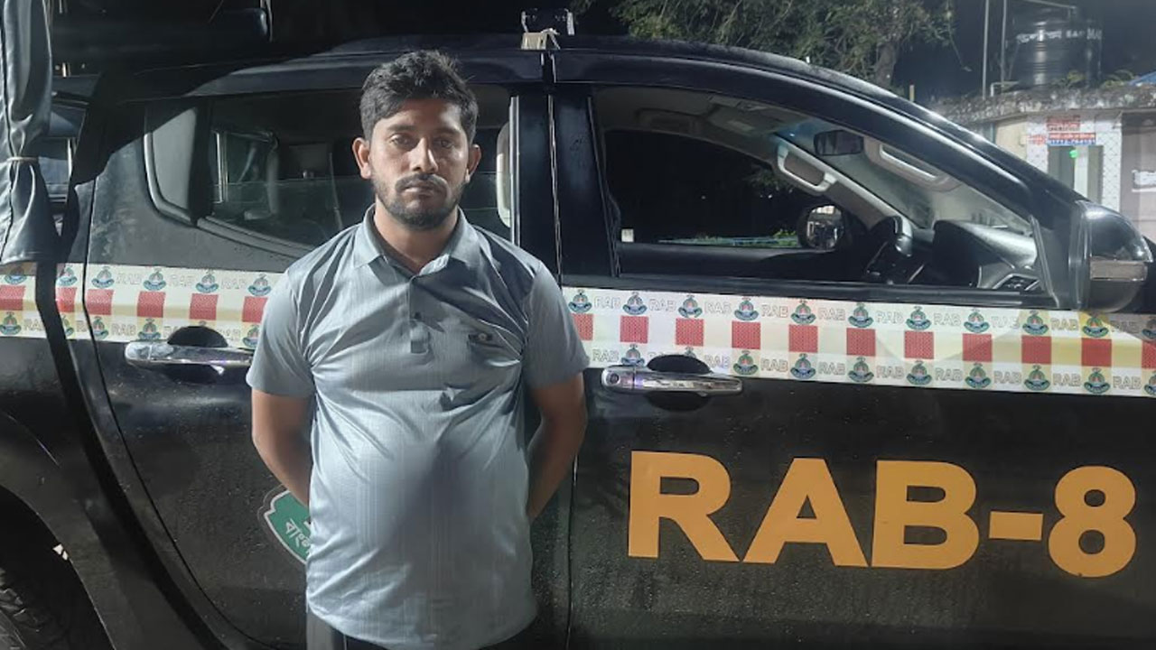 বাউফলে অষ্টম শ্রেণির ছাত্রকে কুপিয়ে জখমের ঘটনায় প্রধান আসামি গ্রেপ্তার